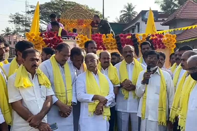 Dakshina kannada  congress protest over brahmashri narayanaguru tableau