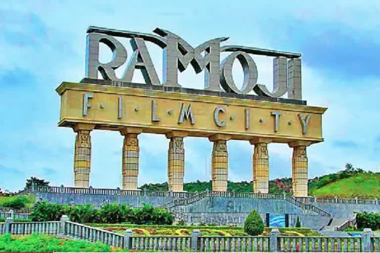 Ramoji Group Chairman Ramoji Rao unfuls tricolour at Ramoji Film City  Ramoji Film City  republic day celebration in Ramoji Film City  Ramoji Rao unfuls tricolour  റാമോജി ഫിലിം സിറ്റിയിൽ റിപ്പബ്ലിക് ദിനാഘോഷം