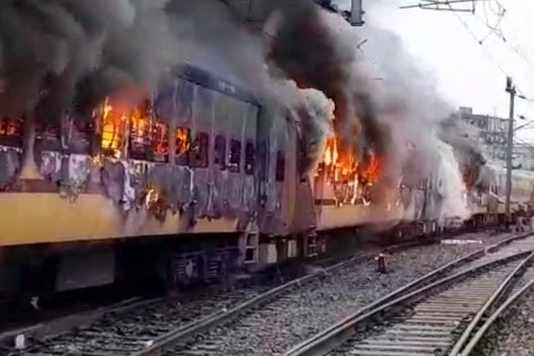 Students Set Fire To Train Bogies In Gaya