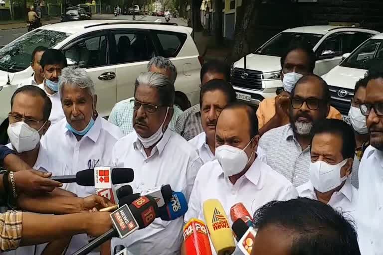 opposition leaders met the governor on Lokayukta Amendment Ordinance  vd satheesan met the governor requesting him not to sign the Lokayukta Amendment  ലോകായുക്ത നിയമഭേദഗതി ഓർഡിനൻസ്  ലോകായുക്ത ഓർഡിനൻസിൽ ഗവർണറെ കണ്ട് പ്രതിപക്ഷം  ലോകായുക്ത ഓർഡിനൻസിൽ ഒപ്പുവയ്ക്കരുതെന്ന് പ്രതിപക്ഷം  ഗവർണറെ കണ്ട് വിഡി സതീശൻ  ലോകായുക്ത ഓർഡിനൻസിൽ ഗവർണറെ കണ്ട് യുഡിഎഫ് നേതാക്കൾ  ഗവർണർ പ്രതിപക്ഷ നേതാക്കൾ കൂടിക്കാഴ്ച