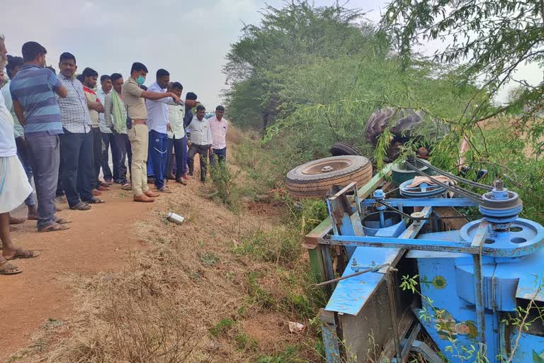 woman died as tractor overturned in Koppal