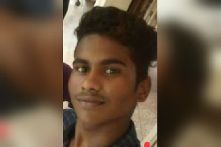 ബൈക്ക് മരത്തിലിടിച്ച് യുവാവ് മരിച്ചു  Kottayam bike accident death  young man died when his bike hit a tree in Kottayam  കോട്ടയം നിയന്ത്രണം വിട്ട ബൈക്ക് മരത്തിലിടിച്ച് യുവാവിന് ദാരുണാന്ത്യം  മണ്ണാറക്കയം ബൈക്ക് മരത്തിലിടിച്ച് യുവാവ് മരിച്ചു  കാഞ്ഞിരപ്പള്ളി റോഡ് അപകടം  മണ്ണാറക്കയം ബൈക്ക് അപകടം