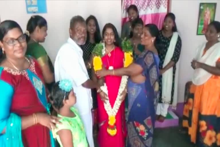 23 ஆண்டுகளுக்குப் பிறகு தாயைச் சேர்ந்த மகள்..! - சேலத்தில் நிகழ்ந்த நெகிழ்சிக் காட்சி