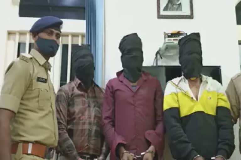 Bharuch Jewelry Shop Robbers Arrested : જ્વેલરી શોપ લૂંટમાં 1 લાખના પગારદાર મેનેજર સહિત કુલ 3 આરોપીઓની ધરપકડ