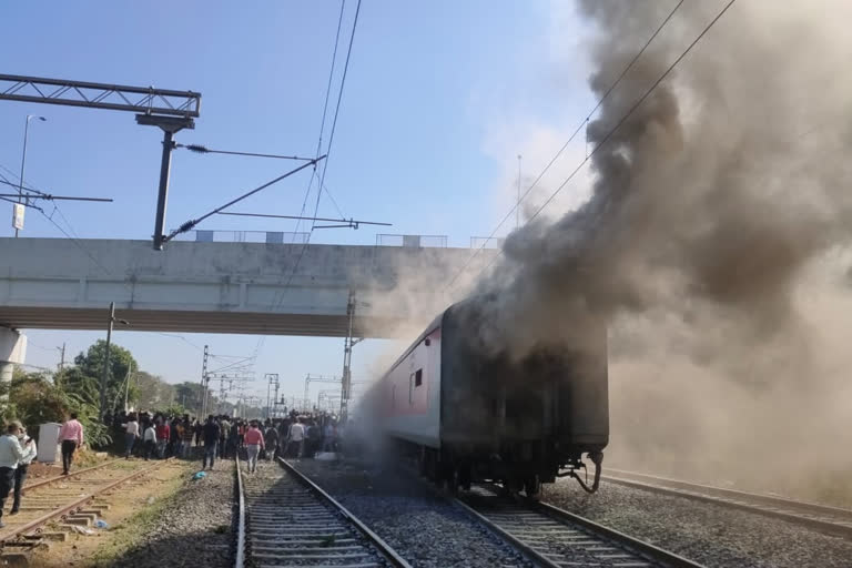 Fire Broke Out In Gandhidham Express