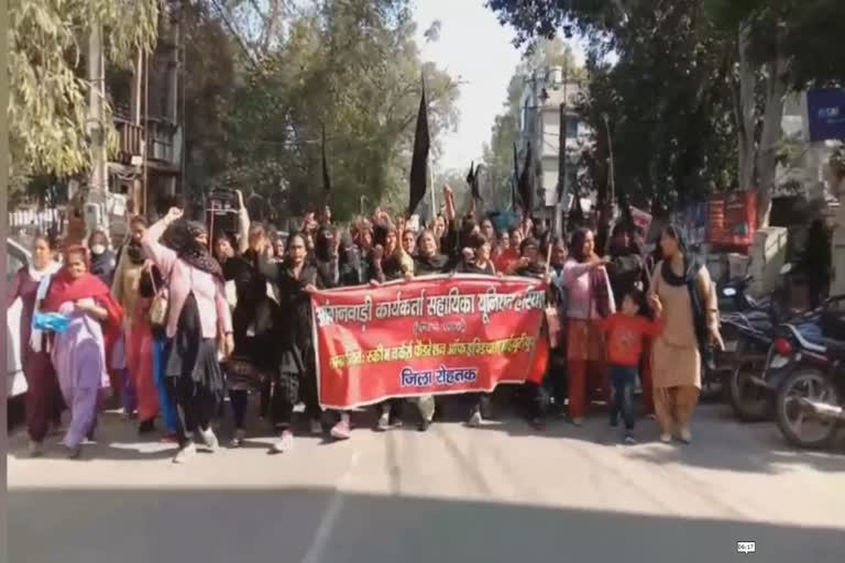 Aanganwadi workers Protest in Rohtak