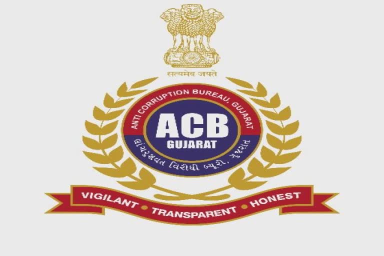 Gujarat Anti-corruption Bureau: ગાંધીનગરના ચીફ ફાયર ઓફીસર લાંચ લેતાં ઝડપાયા