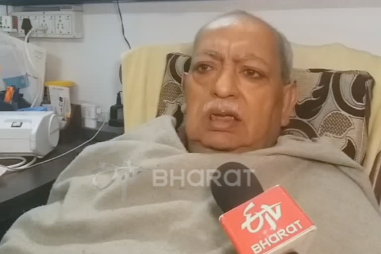 Poet Munawwar Rana says will leave UP if Yogi govt comes to power again slams Asaduddin Owaisi over divisive politics