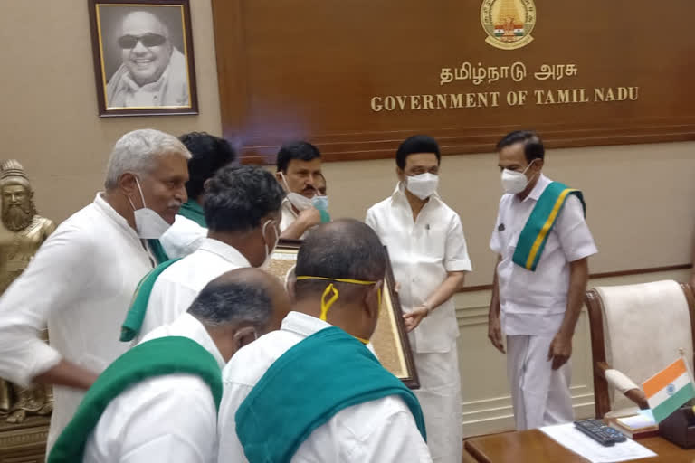 Farmers Meet Tamilnadu CM