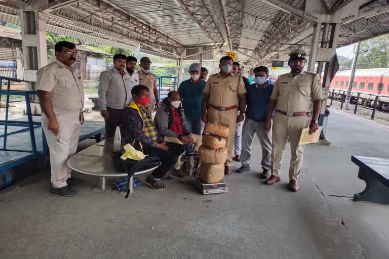 two-arrested-with-marijuana-at-railway-station-in-bengaluru