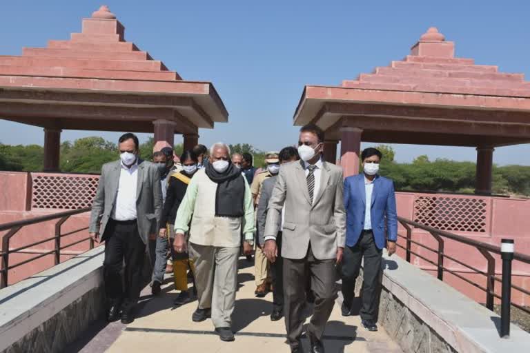 Chief Secretary visits Vadnagar:મુખ્ય સચિવે પગપાળા ચાલીને વડનગરની ગલીઓની લીધી મુલાકાત, તમામ પ્રોજેક્ટ ઝડપથી પૂર્ણ કરવા આપી સૂચના