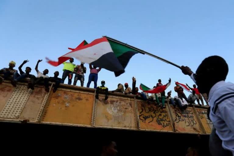 Security forces kill demonstrator as Sudanese defy protest ban