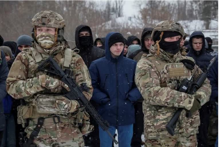 Ukraine calls on Russia to pull back its troops from the border