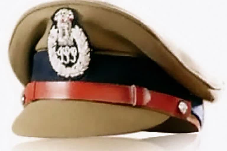 पुलिस की वर्दी पहनने से पहले यह शख्स निभाता है एक दूसरी जिम्मेदारी