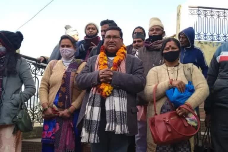 husband and wife contesting election