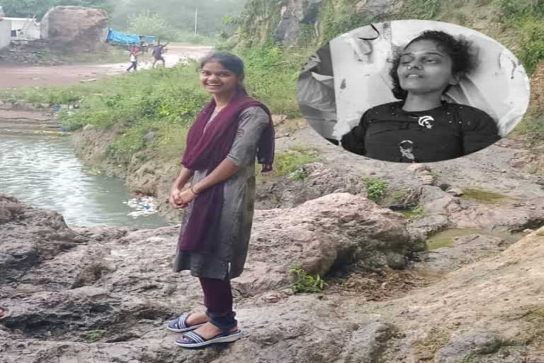 two girl students dead