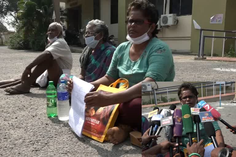 School Nutrition Organizer Dharna in Perambalur Collectorate, பெரம்பலூர் ஆட்சியர் அலுவலகத்தில் வயதான பெற்றோருடன் சத்துணவு அமைப்பாளர் தர்ணா