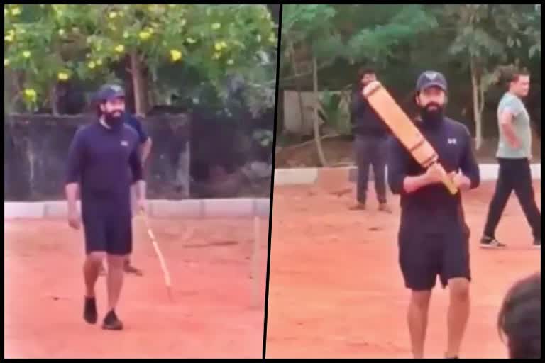 Yash  played cricket with local boys in Udupi