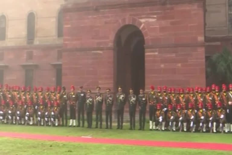 New Army Vice Chief Lt Gen Manoj Pande receives Guard of Honour