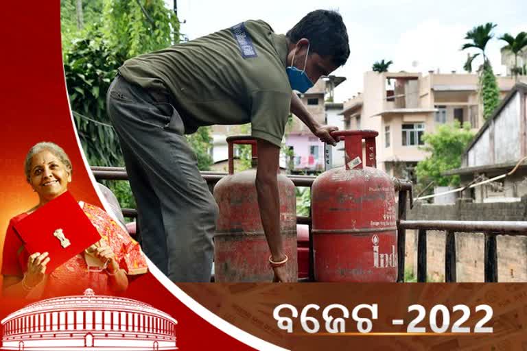 Budget session: 91.50 ଟଙ୍କା ଖସିଲା କର୍ମସିଆଲ LPG ସିଲିଣ୍ଡର ଦର