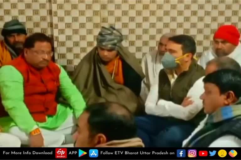 Mathura latest news  etv bharat up news  दिनदहाड़े हुई प्रधान की हत्या  RLD President Jayant Chaudhary  रालोद अध्यक्ष जयंत चौधरी  Pradhan killed in Mathura  यूपी विधानसभा चुनाव  कैबिनेट मंत्री लक्ष्मीनारायण चौधरी  प्रधान रामवीर की हत्या  रालोद अध्यक्ष जयंत चौधरी  सीबीआई जांच की मांग  बुलंदशहर की दर्दनाक घटना  हाथरस की घटना