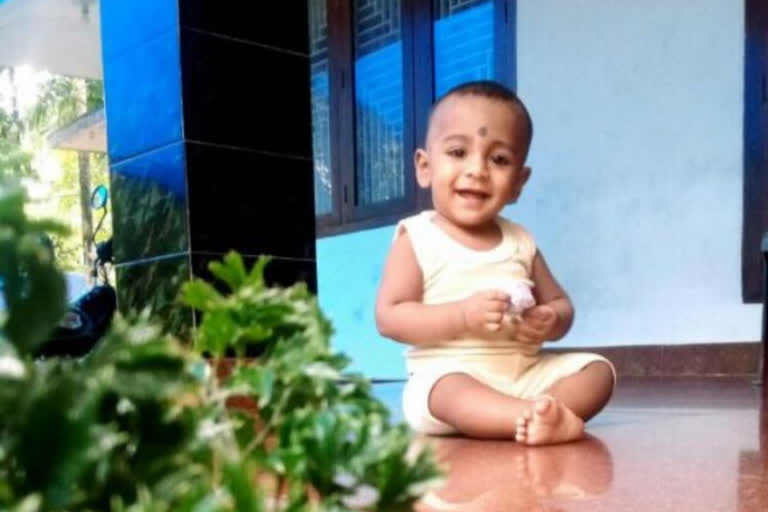 Accident death Kozhikode nadapuram  baby died autorickshaw hit behind a parked lorry in Vatoli  two year old baby died in kozhikodu  utorickshaw hit behind a parked lorry  autorickshaw accident at vattoli  വട്ടോളിയില്‍ നിര്‍ത്തിയിട്ട ലോറിക്ക് പിന്നില്‍ ഓട്ടോറിക്ഷയിടിച്ച് പിഞ്ചു കുഞ്ഞ് മരിച്ചു  ലോറിക്ക് പിന്നില്‍ ഓട്ടോറിക്ഷയിടിച്ച് രണ്ട് വയസുകാരൻ മരിച്ചു  വട്ടോളിയില്‍ വാഹനാപകടം