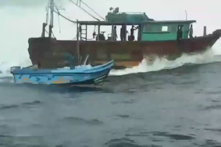 தமிழ் மீனவர்களை விரட்டிய இலங்கை மீனவர்கள்