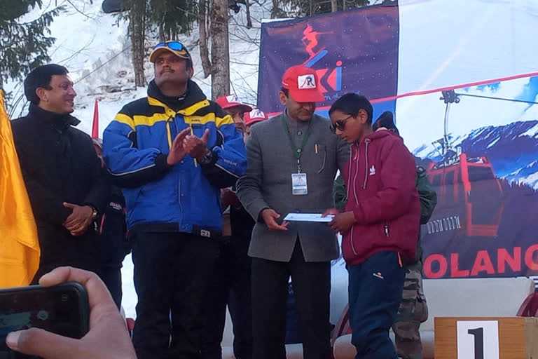 skiing and snowboard competition in kullu