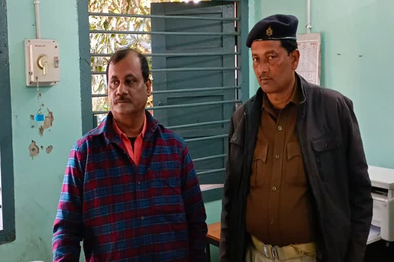 acb-arrested-electricity-department-officer-for-taking-bribe-in-dhanbad