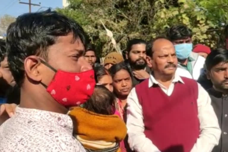 Gang War In Ranchi  Former CM Raghuvar Das met shopkeepers, said - will not let injustice happen
