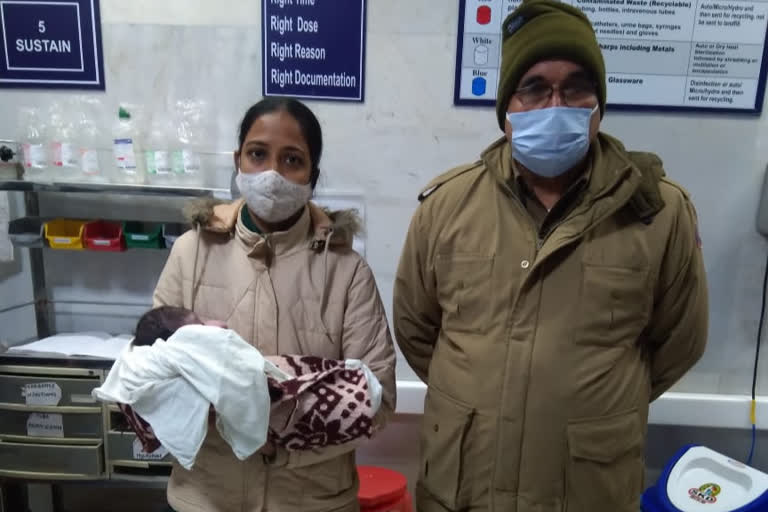 new born baby found on highway in delhi