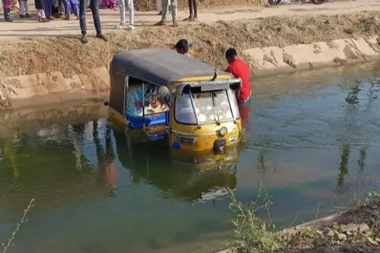 students auto crashes into canal in telangana