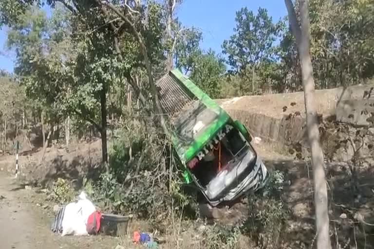 Bus accident on Pendra Bilaspur road