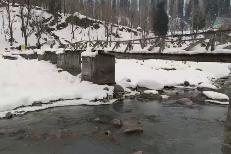 Ganderbal Residents Demand Construction of Bridge on Nallah Sindh: پُل نہ ہونے سے لوگوں کو سخت مشکلات کا سامنا