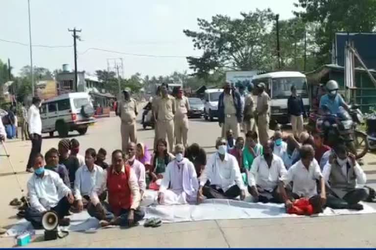 road block for road in raghunathpur block of jagatsinghpur