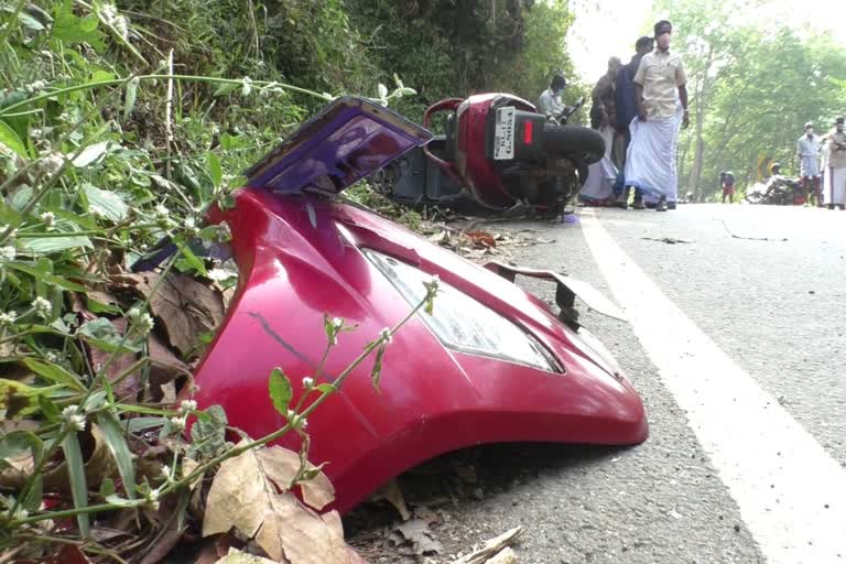 accident involving bike and bolero in iduki  vehicle accident in rajakkad iduki  accident prone area in iduki