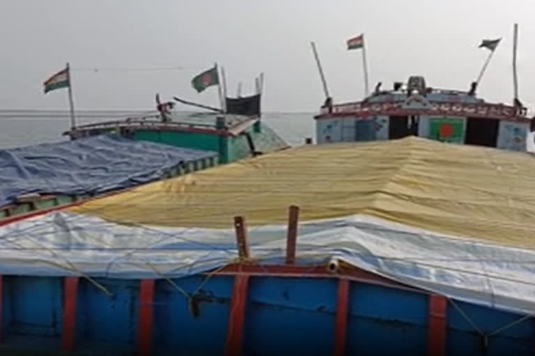Bangladeshi ship stuck in Dhubri