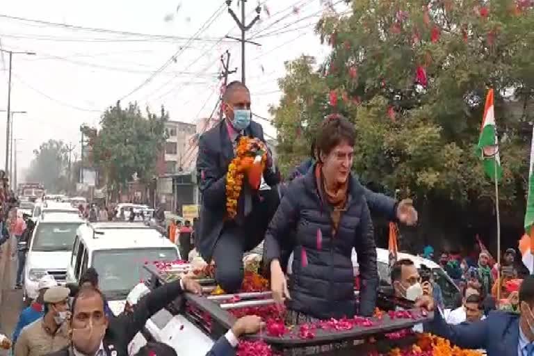 priyanka-gandhi-did-a-road-show-in-dadri-covid-guidelines-were-flouted