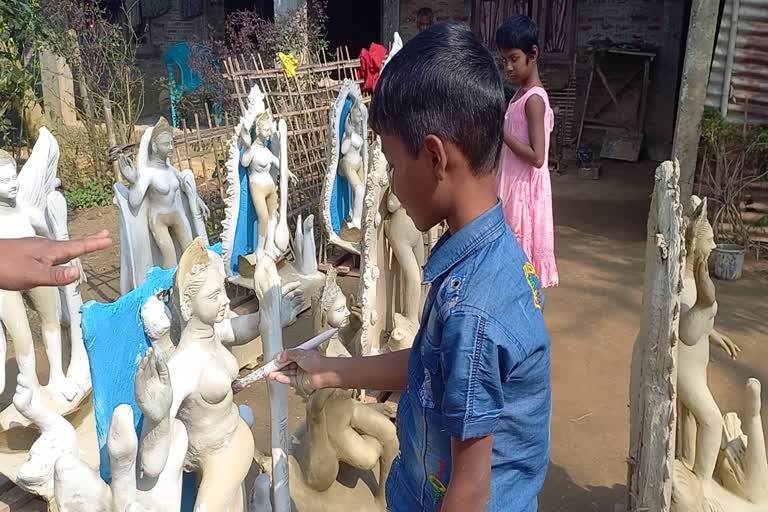 11-year-old-student-make-saraswati-murti