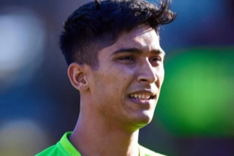 Mohammad Hasnain's action found illegal, suspended from bowling in international cricket