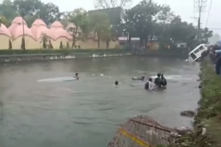 Car Lost Control and Fell into Pond in Burdwan City