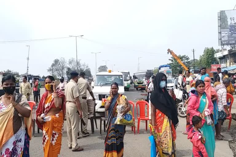 ମୌଳିକ ସମସ୍ୟାର ସମାଧାନ ପାଇଁ ରାଜରାସ୍ତା ଅବରୋଧ କଲେ ବରେଇପାଲି ଅଞ୍ଚଳବାସୀ