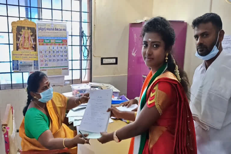 urban local election  graduate student filed nomination  sivagangai student filed nomination for urban local election  sivagangai student filed nomination  வேட்புமனு தாக்கல் செய்த பட்டதாரி மாணவி  நகர்புற உள்ளாட்சி தேர்தல்  வேட்புமனு தாக்கல்  சிவகங்கையில் வேட்புமனு தாக்கல் செய்த பட்டதாரி மாணவி