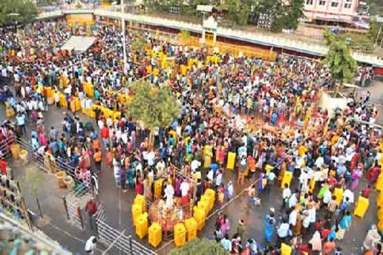 Rush at Medaram Jatara