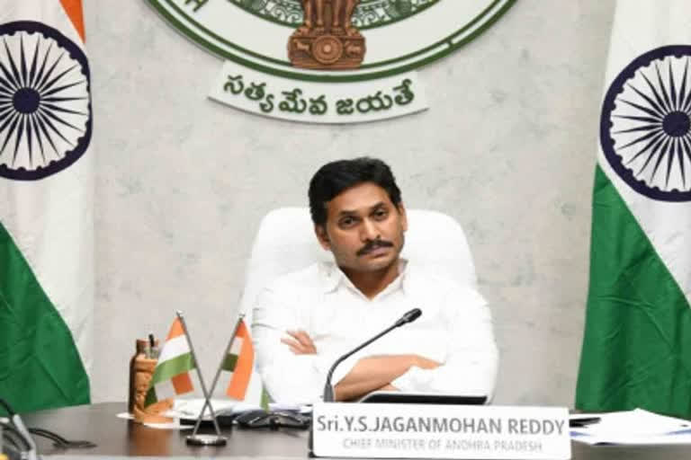 సీఎం జగన్​తో మంత్రులు, సీఎస్ భేటీ