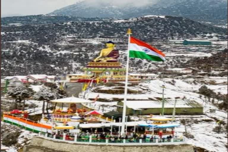 Khandu unfurls 104 feet high tricolor in Tawang