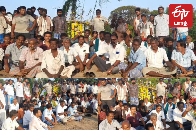 சுடுகாட்டில் அடிப்படை வசதி கோரி சடலத்துடன் கிராம மக்கள் தர்ணா