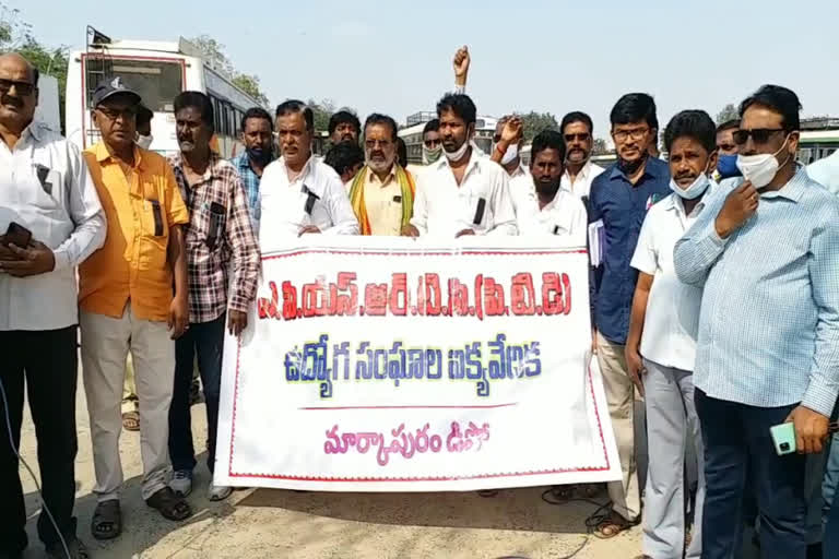 APSRTC Employees Protest for PRC