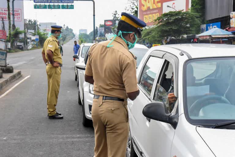 covid restrictions in kerala  sunday lockdown in kerala  ഞായറാഴ്‌ച ലോക്ക്‌ഡൗണ്‍  കൊവിഡ് നിയന്ത്രണങ്ങള്‍  കൊവിഡ് ഇളവുകള്‍