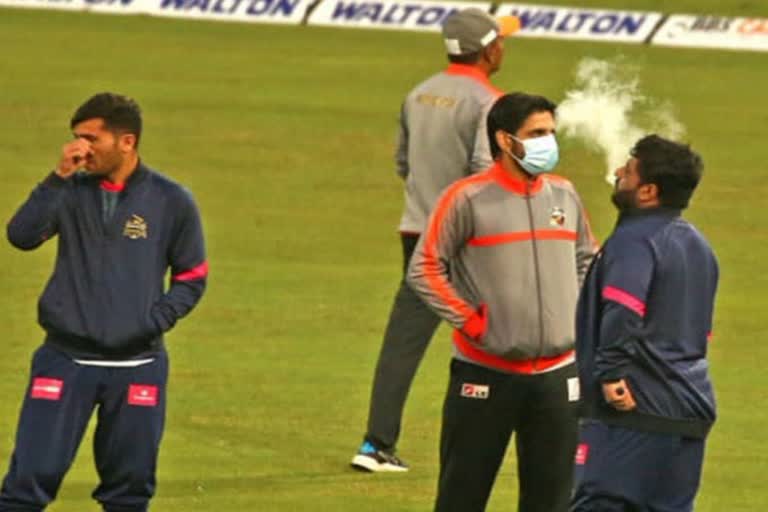 Mohammad Shahzad spotted smoking on the field  Mohammad Shahzad smoking  Mohammad Shahzad smoking controversy  അഫ്‌ഗാൻ താരം മുഹമ്മദ് ഷെഹ്‌സാദ് വിവാദക്കുരുക്കിൽ  മൈതാനത്ത് പരസ്യമായി പുകവലിച്ച് മുഹമ്മദ് ഷെഹ്‌സാദ്  ബംഗ്ലാദേശ് പ്രീമിയർ ലീഗ്